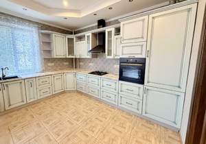 4-к квартира, вторичка, 148м2, 1/4 этаж