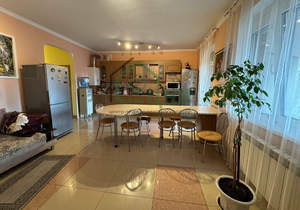 3-к квартира, вторичка, 121м2, 1/3 этаж