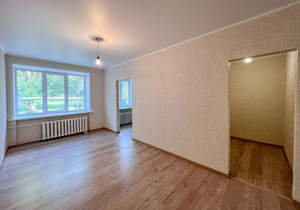 2-к квартира, вторичка, 43м2, 1/4 этаж